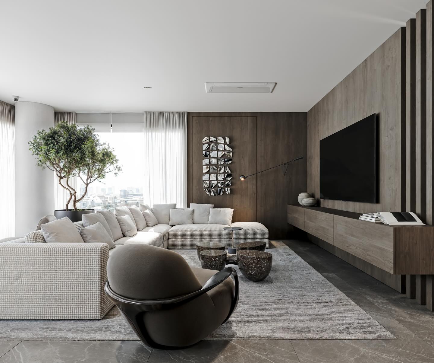 Why Display Consistency Breaks First in Multi-Store US Showroom